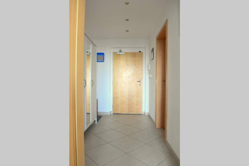 Modern Apartments - Airport 8Mins Prague Exterior photo